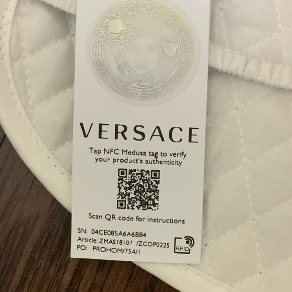 Versace Medusa Amplified Eye mask - Picture 11 of 15